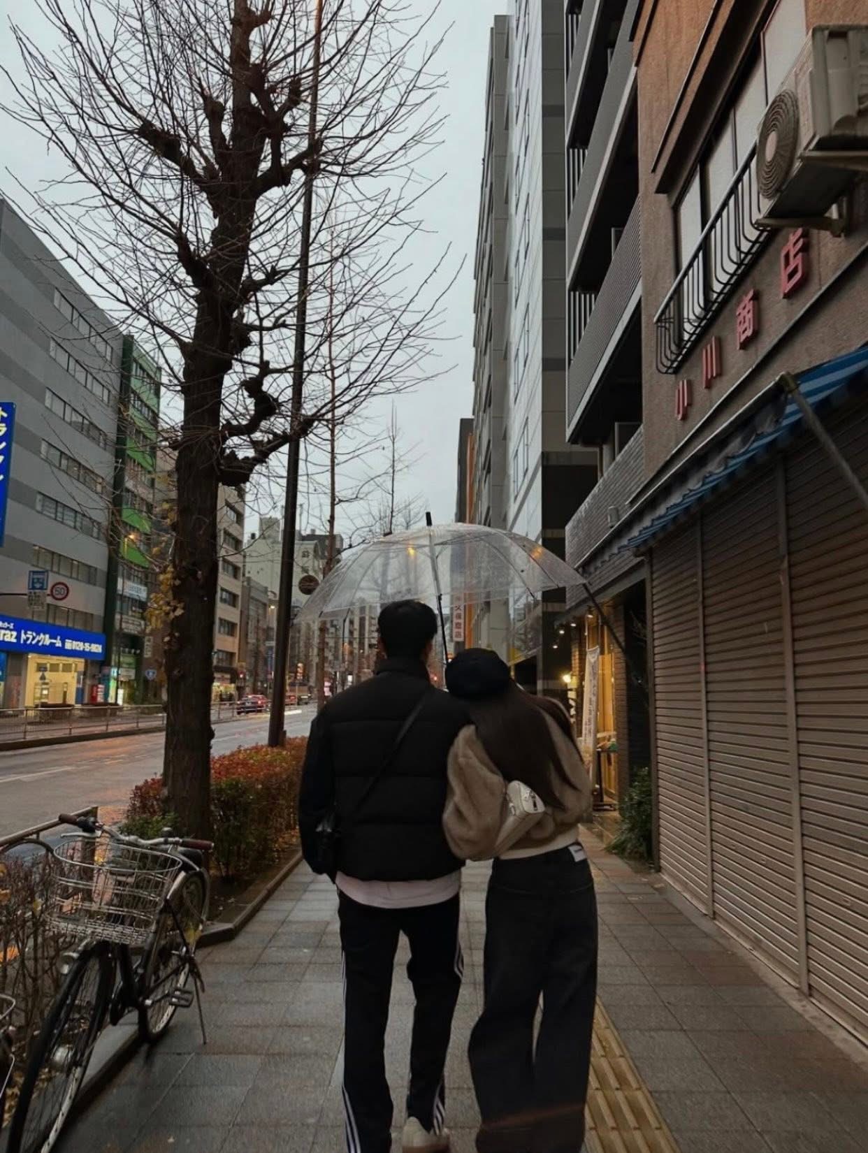 CHỒNG GỬI NHẦM PHONG BÌ ĐỎ