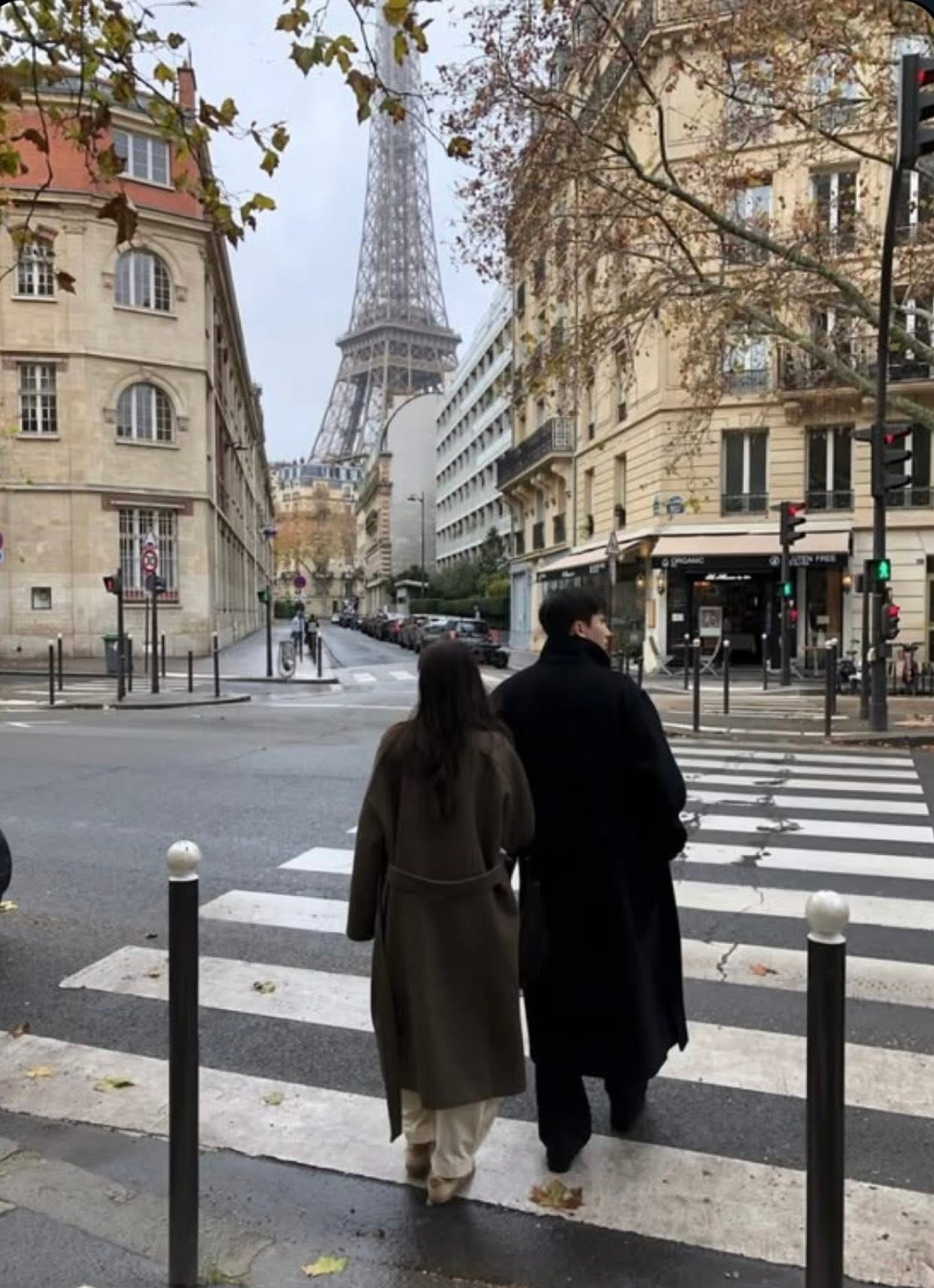 ĐÊM ĐĂNG KÝ KẾT HÔN, VỊ HÔN PHU TRẢ LẠI HỘ KHẨU