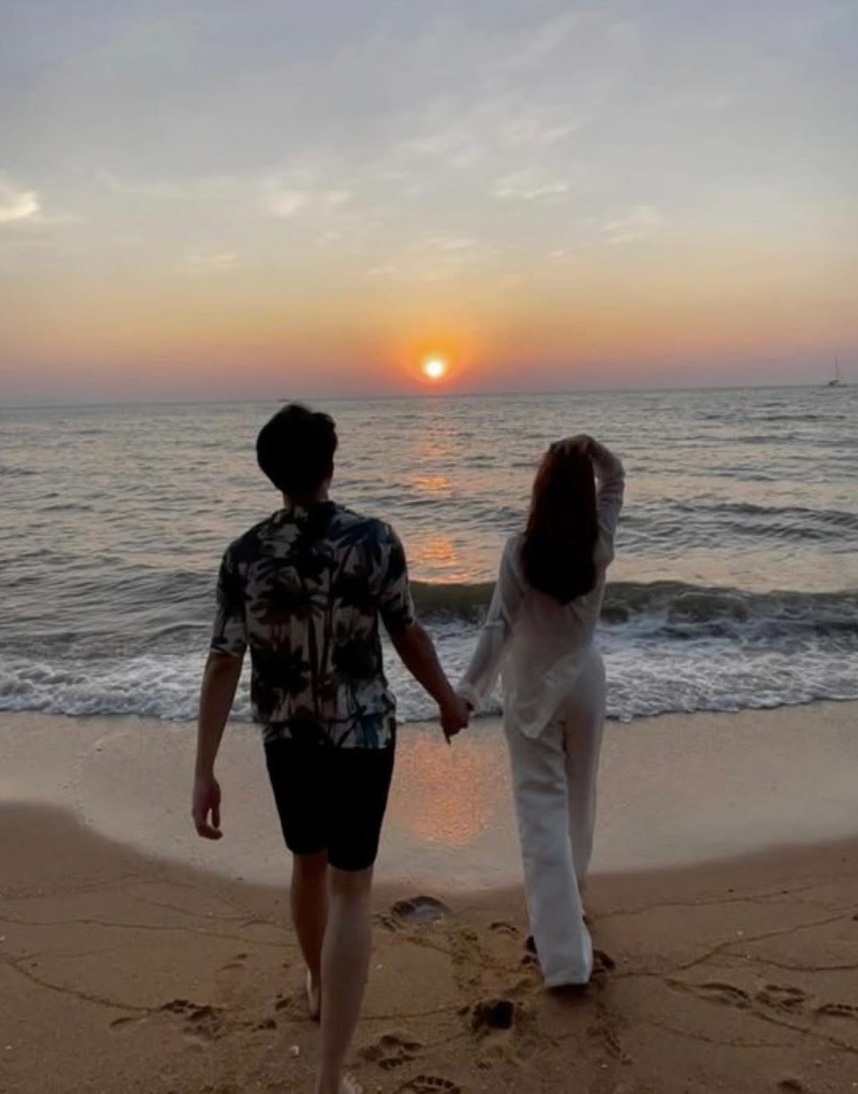 CHỒNG CÔNG KHAI CON RIÊNG