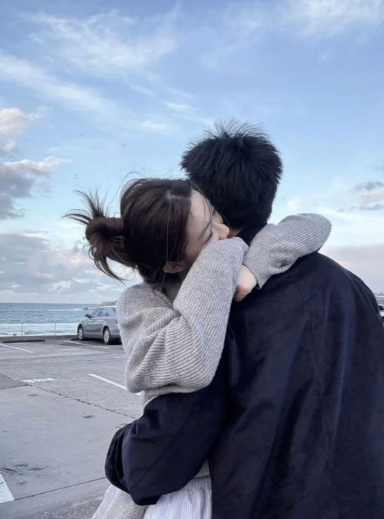 NHƯỜNG ANH CHO CÔ EM KHOÁ DƯỚI