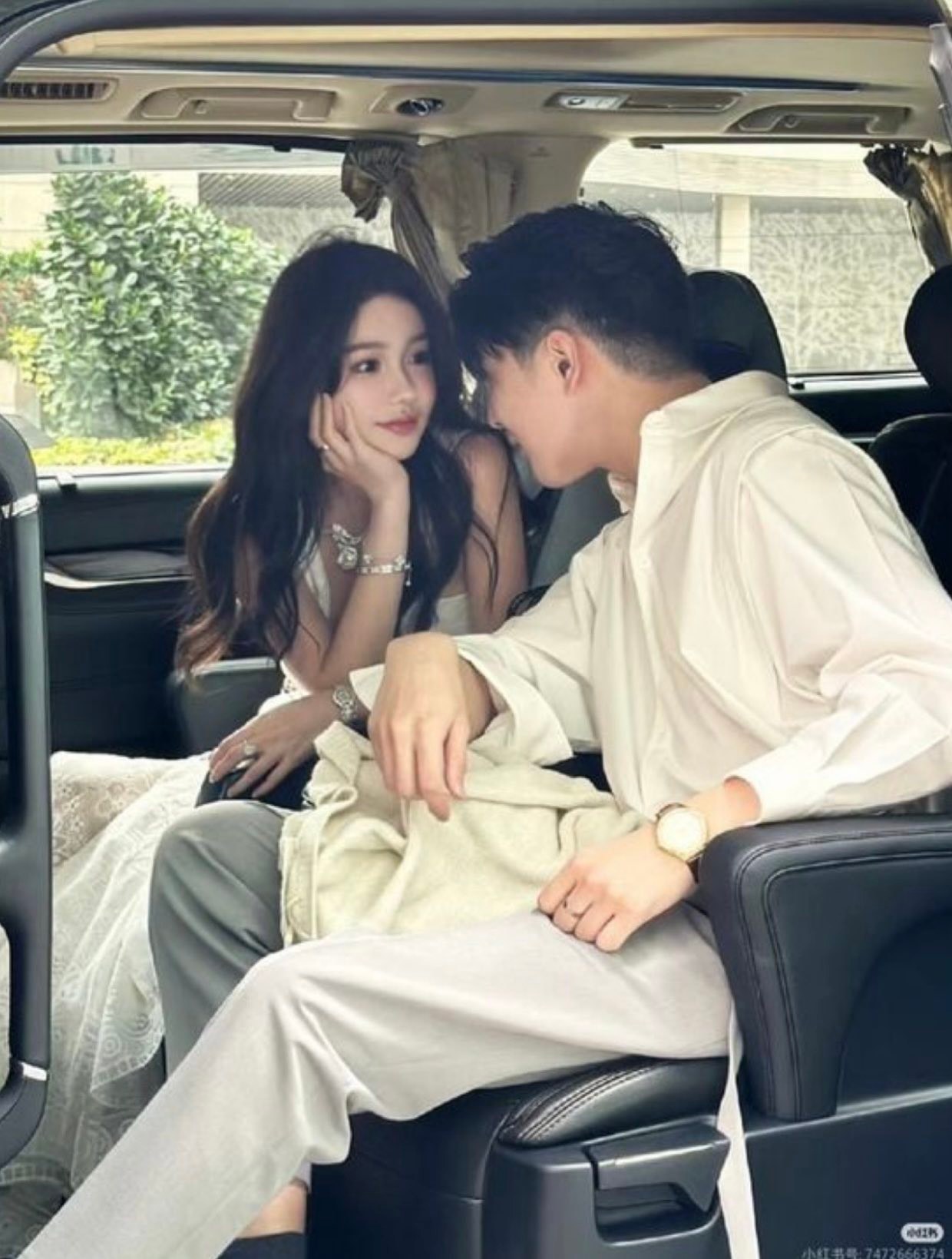 XUYÊN KHÔNG, TRỞ THÀNH BÁC SĨ THÂN CẬN CỦA TỔNG TÀI