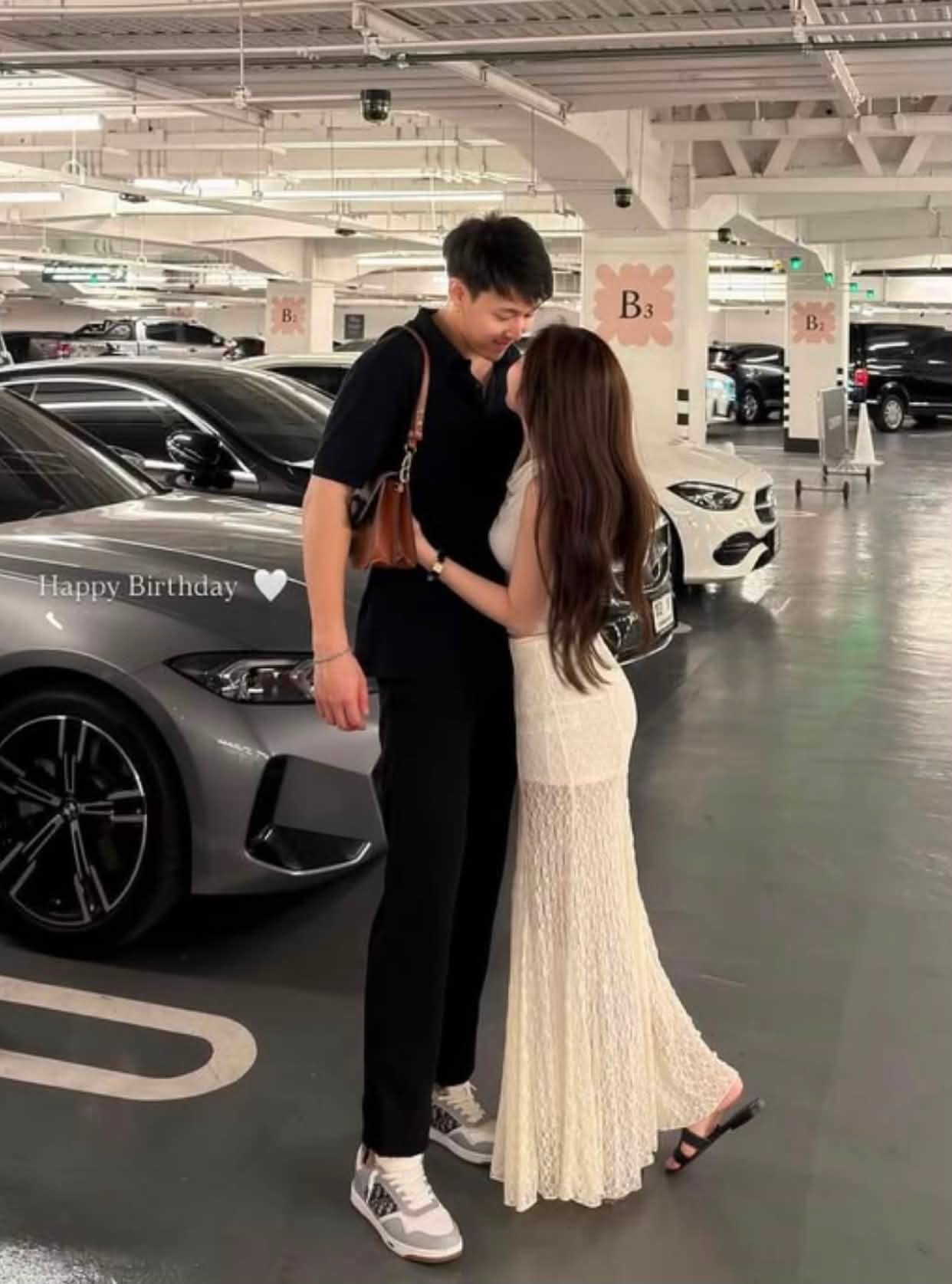 TỪ NAY EM KHÔNG VÌ ANH MÀ Ở LẠI